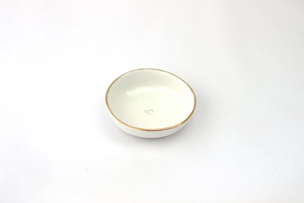 Luxe medium jewellery dish with gold rim in vanilla - Image 3