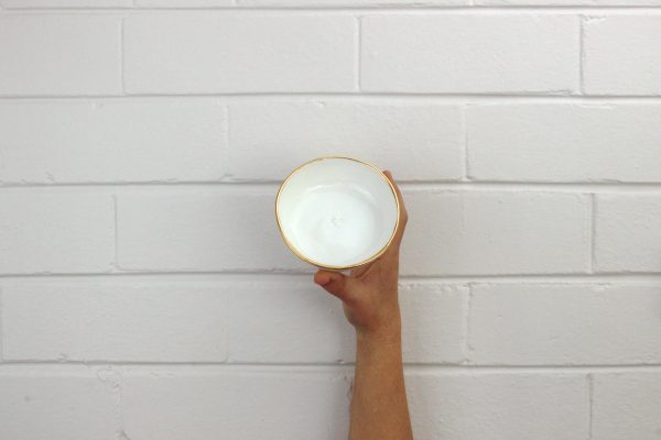 Luxe medium jewellery dish with gold rim in vanilla - Image 2