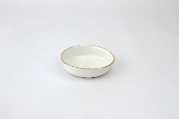 Luxe medium jewellery dish with gold rim in vanilla - Image 4