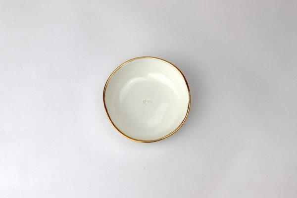 Luxe medium jewellery dish with gold rim in vanilla